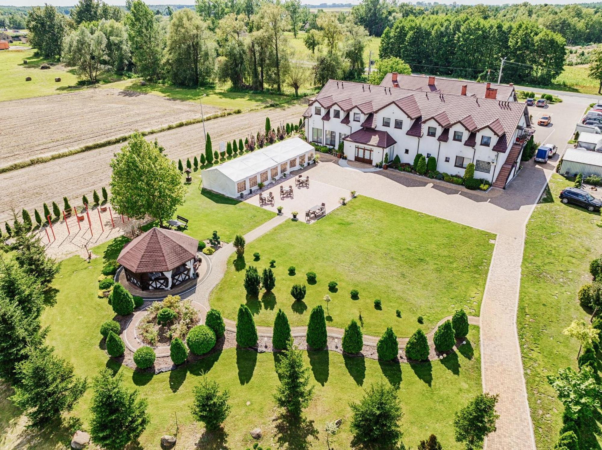Gosciniec Zacisze I Blisko A2 Dabie-Uniejow I Restauracja Bed & Breakfast Exterior photo