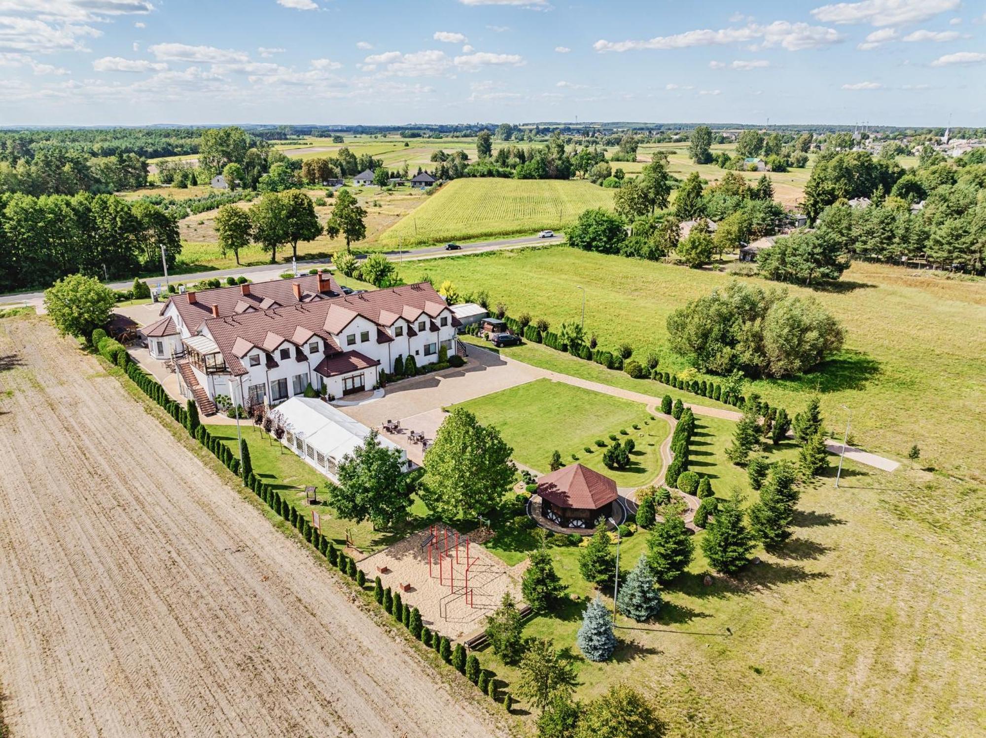 Gosciniec Zacisze I Blisko A2 Dabie-Uniejow I Restauracja Bed & Breakfast Exterior photo