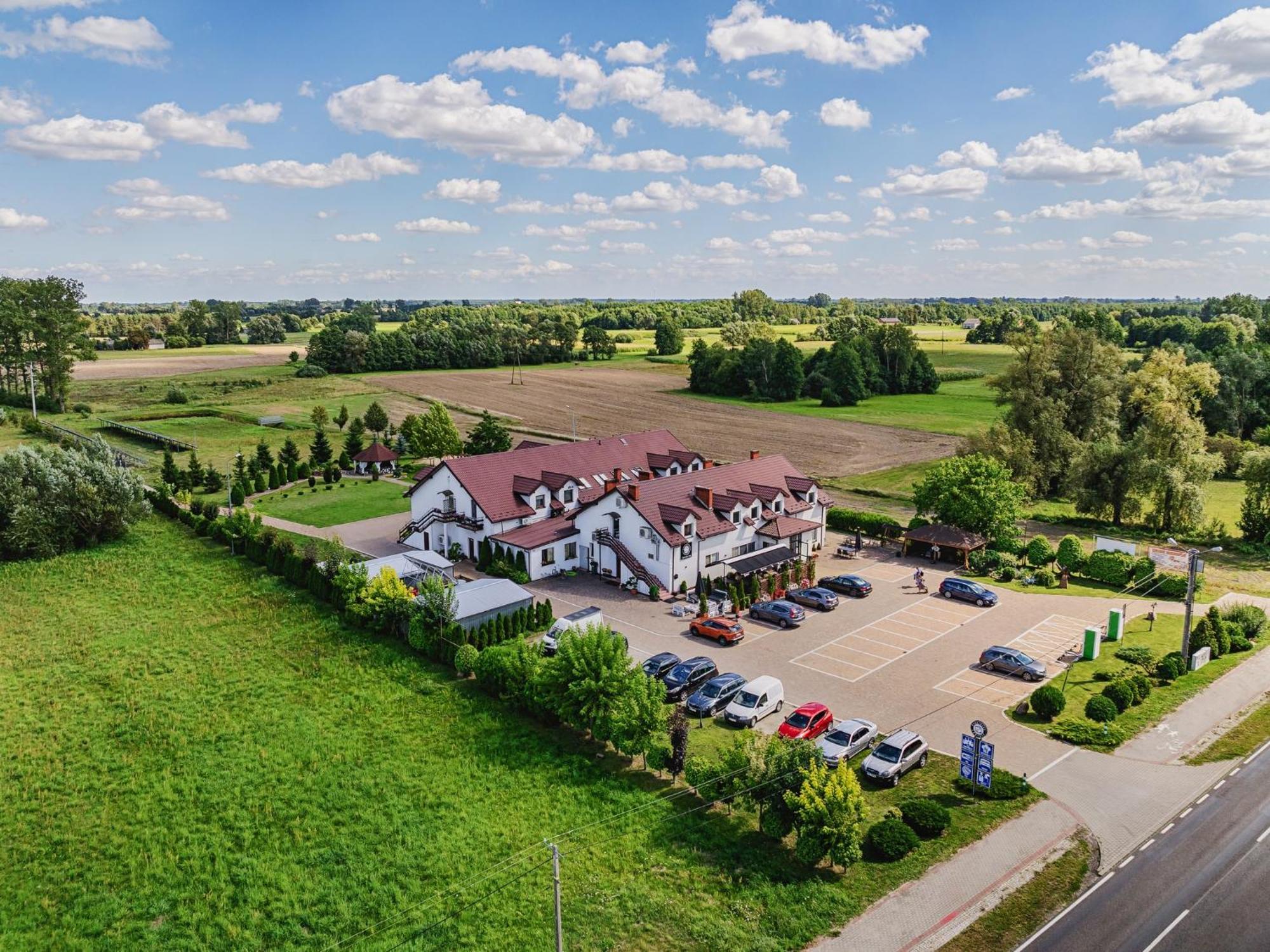 Gosciniec Zacisze I Blisko A2 Dabie-Uniejow I Restauracja Bed & Breakfast Exterior photo