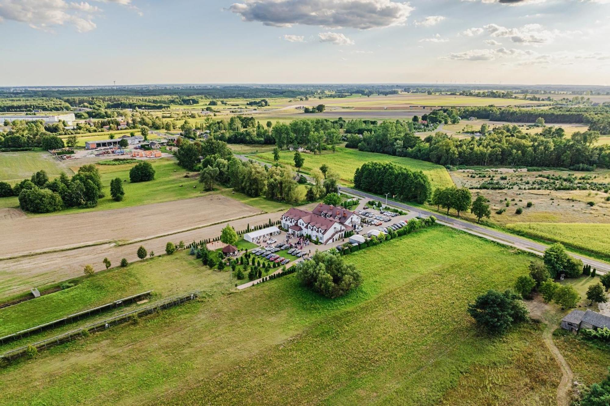 Gosciniec Zacisze I Blisko A2 Dabie-Uniejow I Restauracja Bed & Breakfast Exterior photo