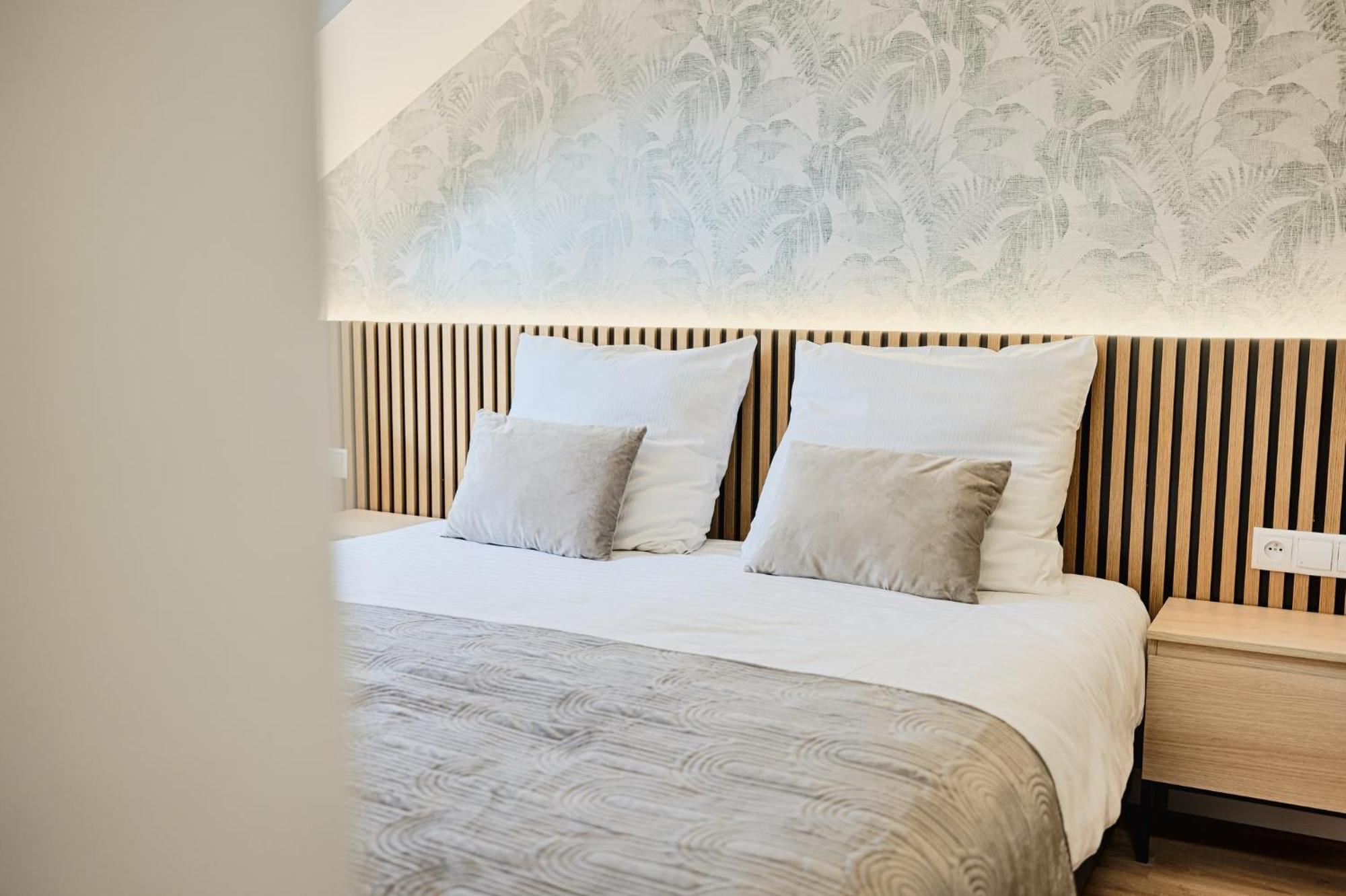 Gosciniec Zacisze I Blisko A2 Dabie-Uniejow I Restauracja Bed & Breakfast Exterior photo