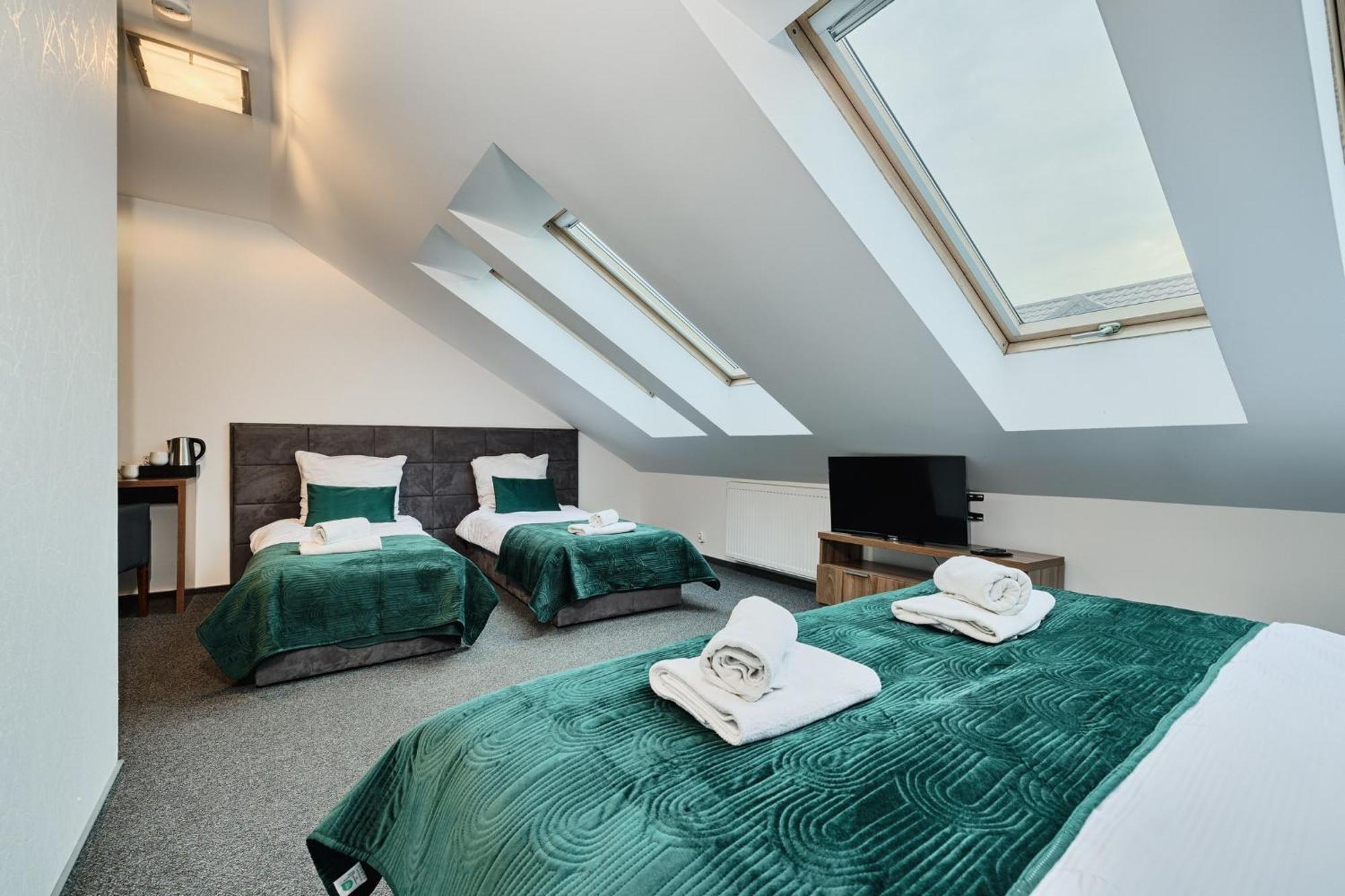 Gosciniec Zacisze I Blisko A2 Dabie-Uniejow I Restauracja Bed & Breakfast Exterior photo