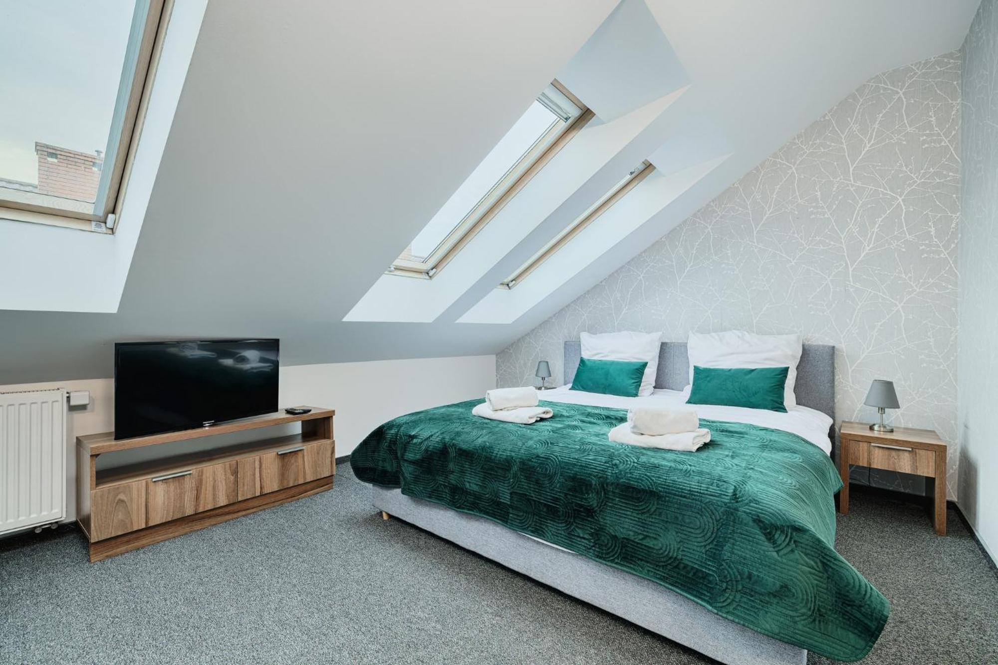 Gosciniec Zacisze I Blisko A2 Dabie-Uniejow I Restauracja Bed & Breakfast Exterior photo