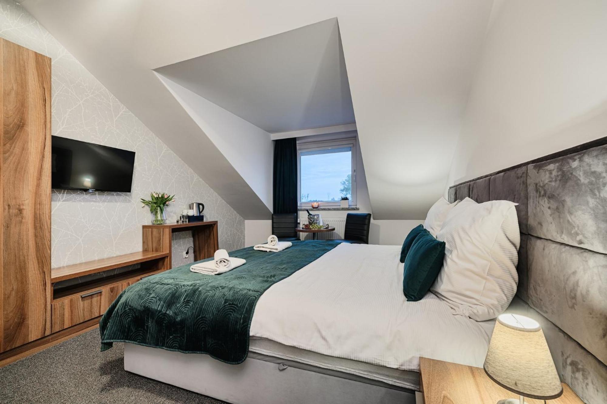 Gosciniec Zacisze I Blisko A2 Dabie-Uniejow I Restauracja Bed & Breakfast Exterior photo