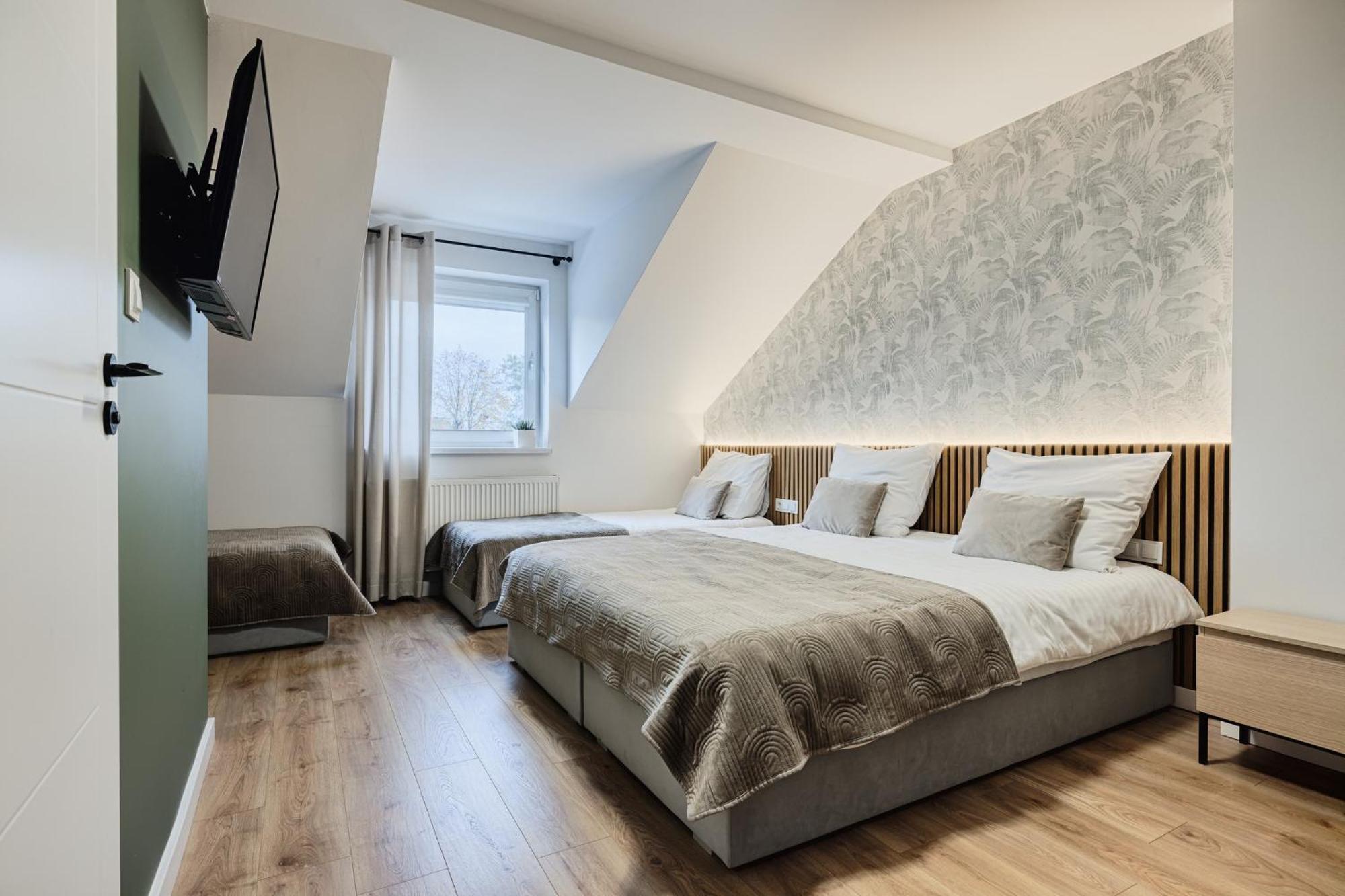 Gosciniec Zacisze I Blisko A2 Dabie-Uniejow I Restauracja Bed & Breakfast Exterior photo