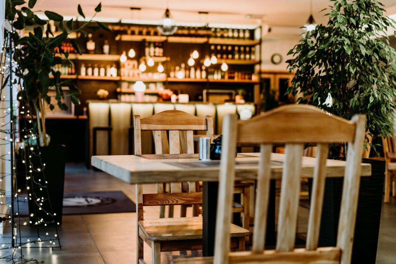 Gosciniec Zacisze I Blisko A2 Dabie-Uniejow I Restauracja Bed & Breakfast Exterior photo